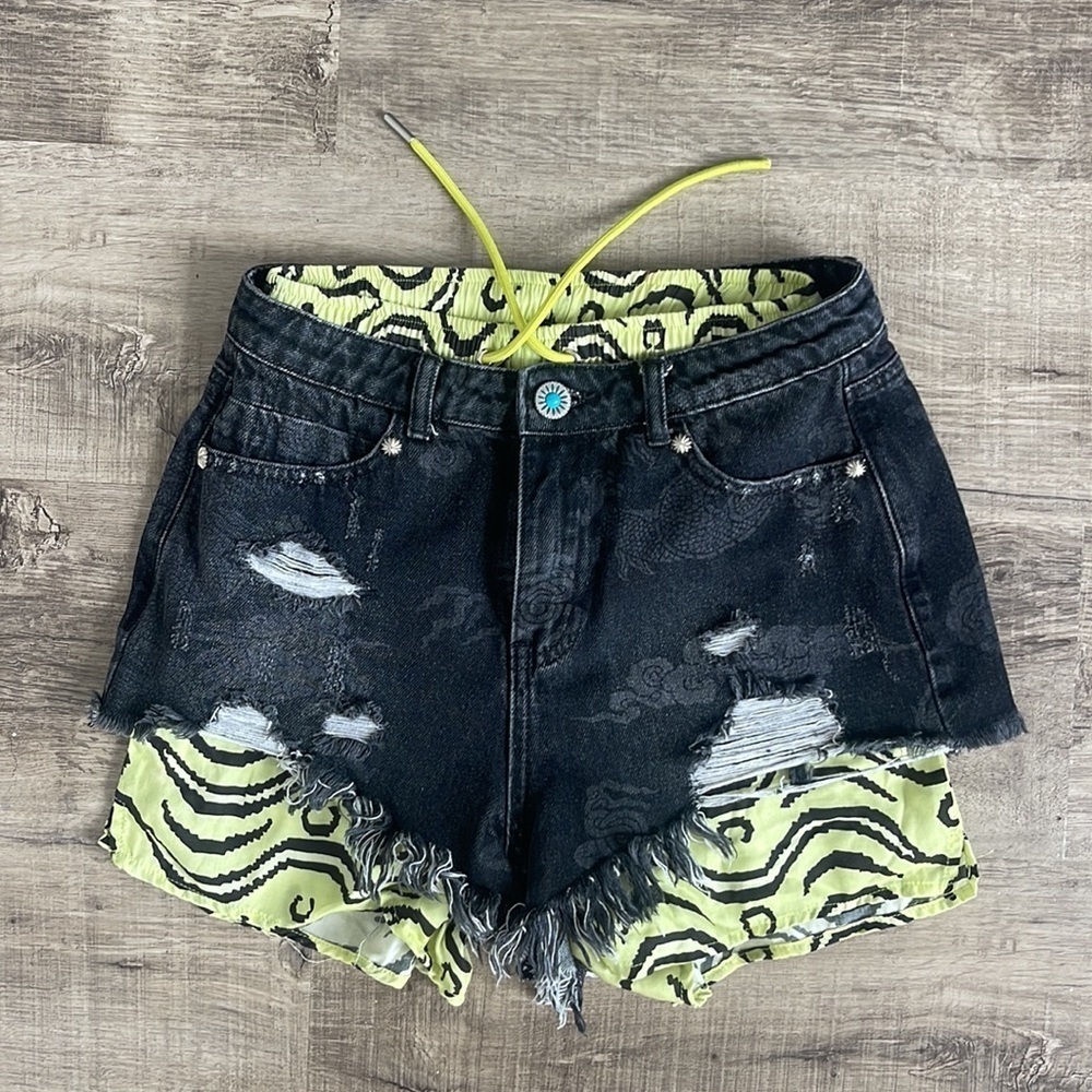 Mukzin double shorts
